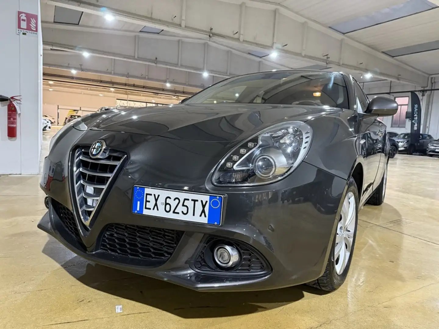 Alfa Romeo Giulietta 1.6 JTDm Distinctive Grau - 1