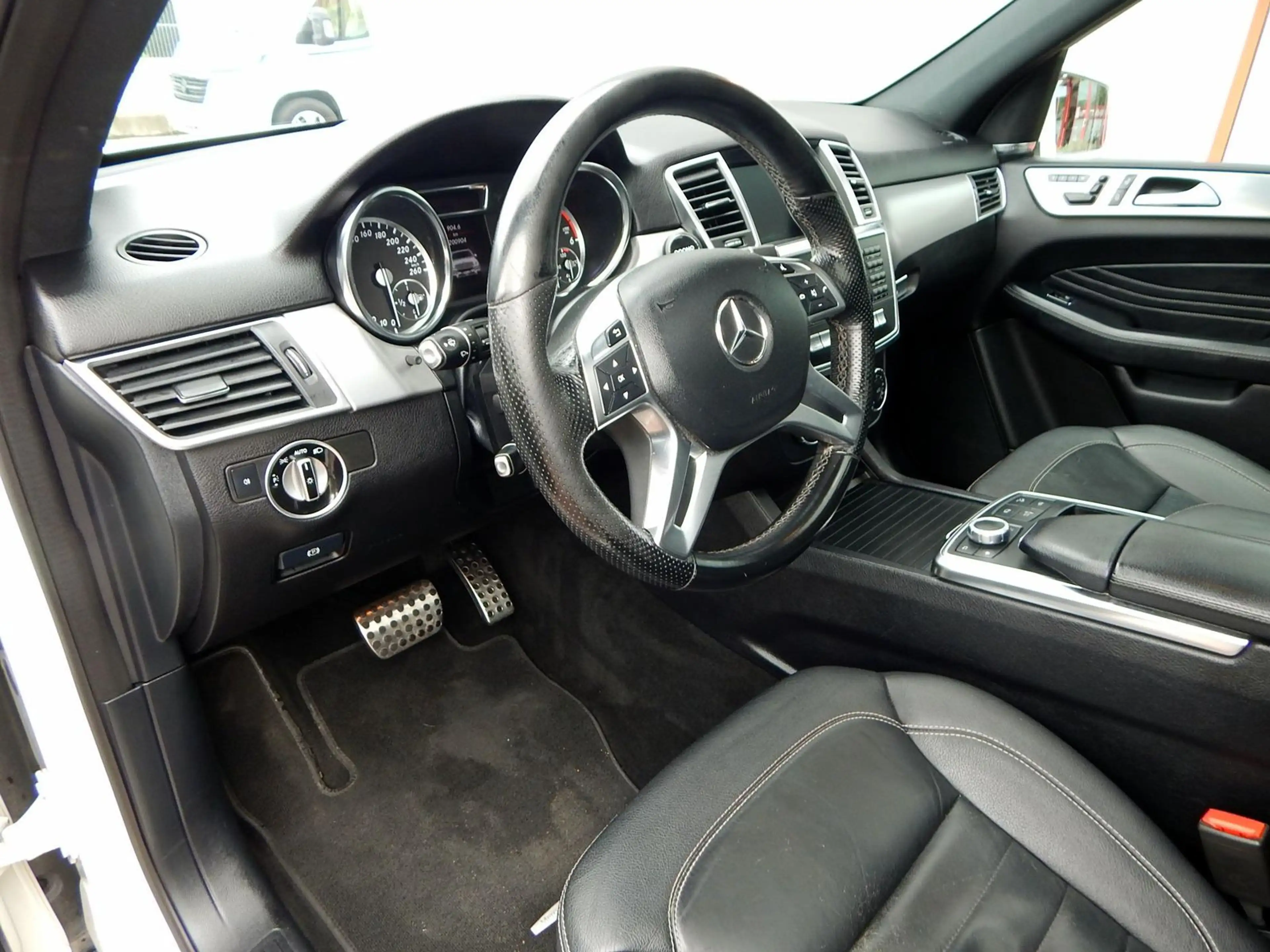 Mercedes-Benz ML 350 CDI AMG-Line PANORAMA-LEDER-XENON — photo 12