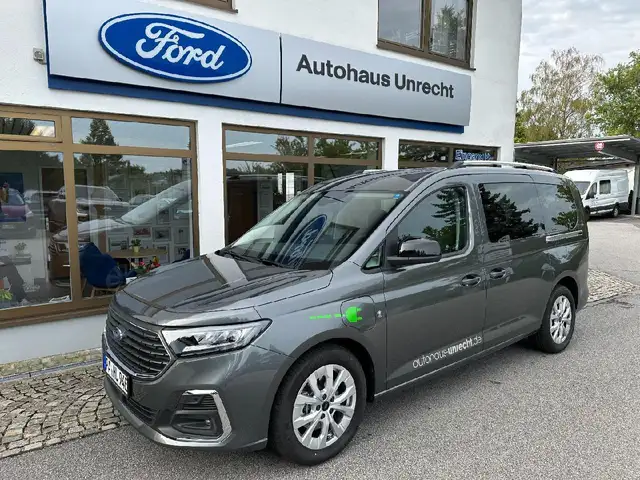 Ford Grand Tourneo PHEV Titanium