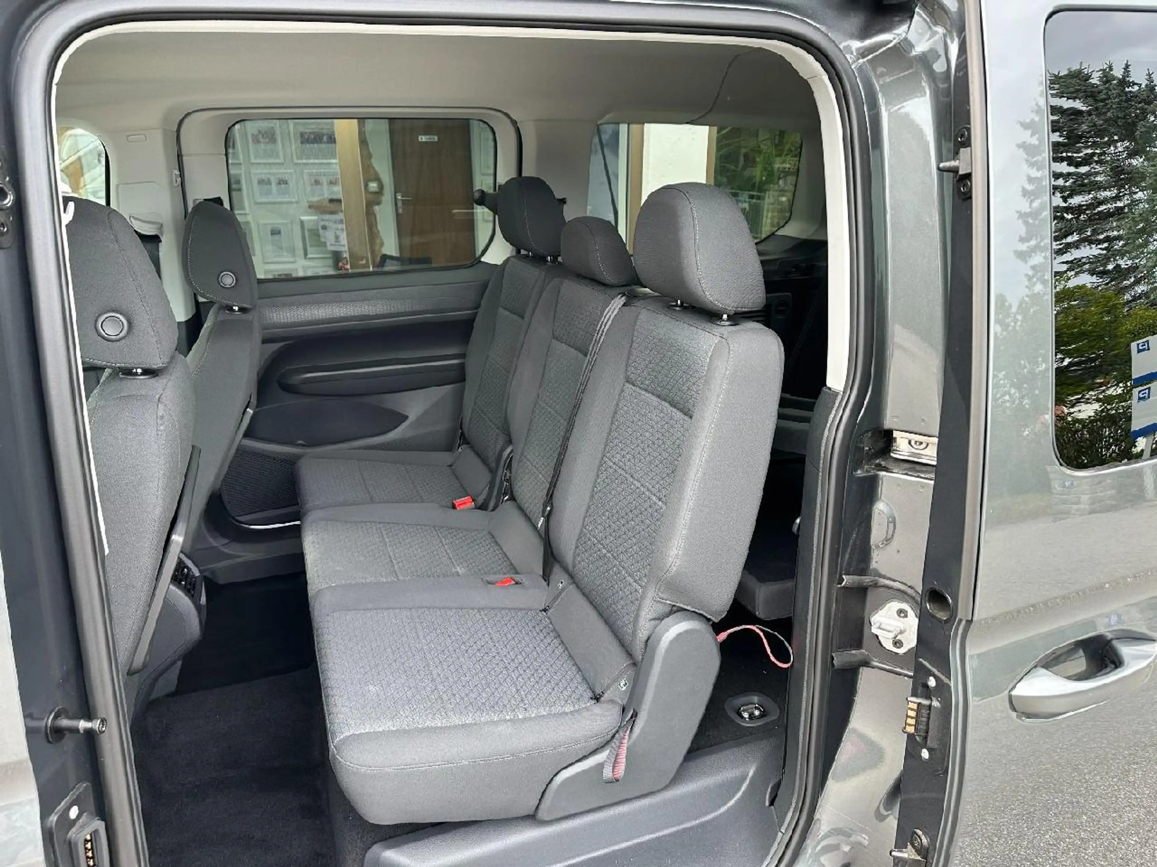 Ford Grand Tourneo PHEV Titanium — photo 8