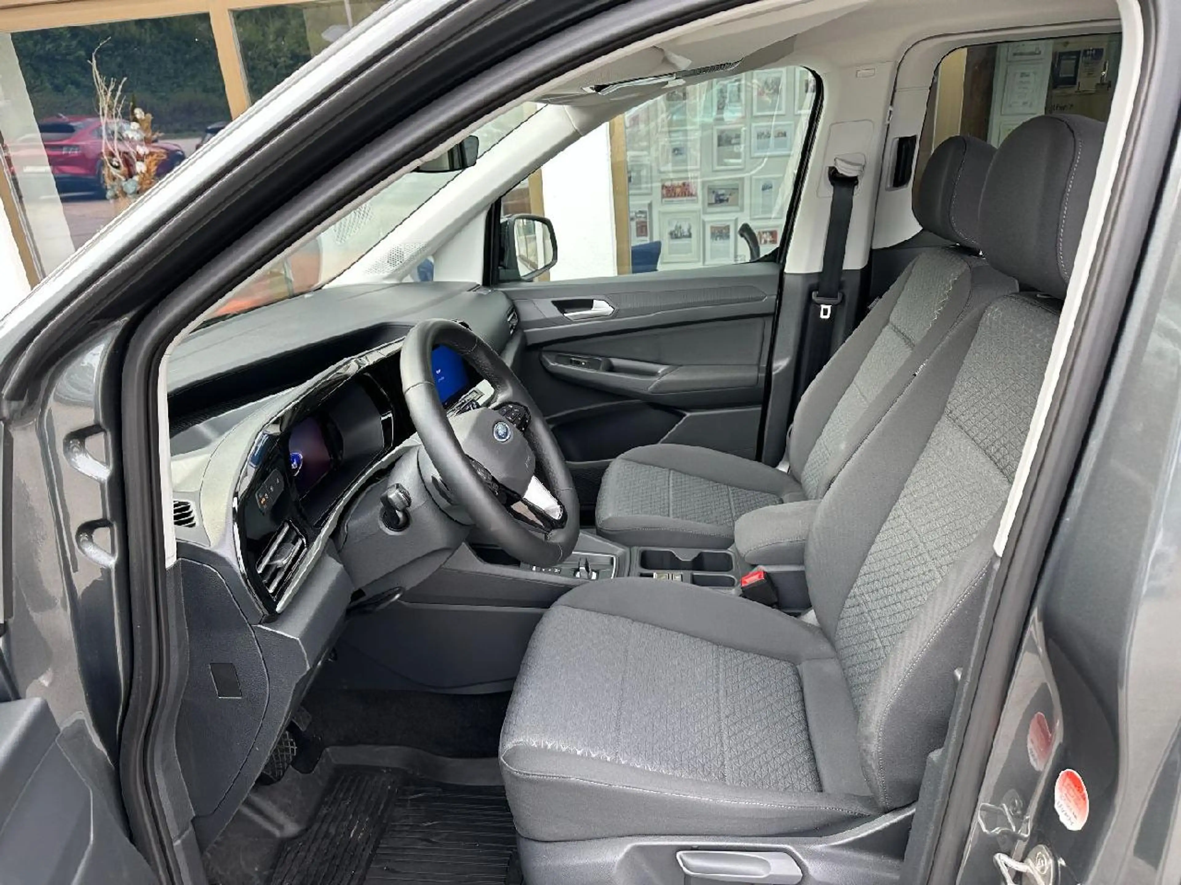 Ford Grand Tourneo PHEV Titanium — photo 9