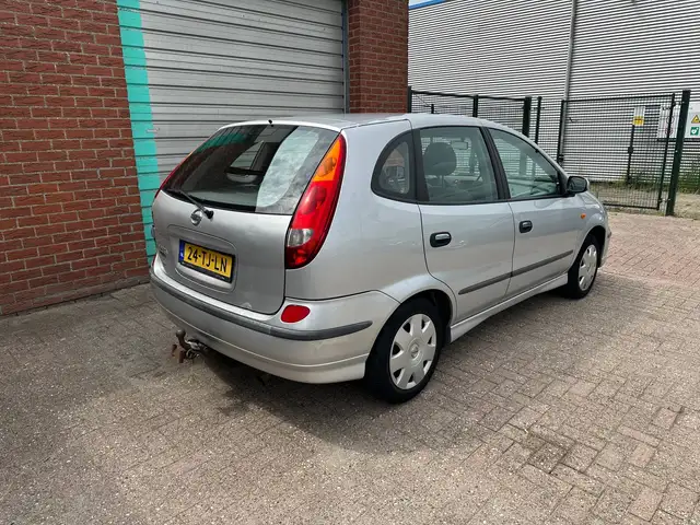 Nissan Almera view 3