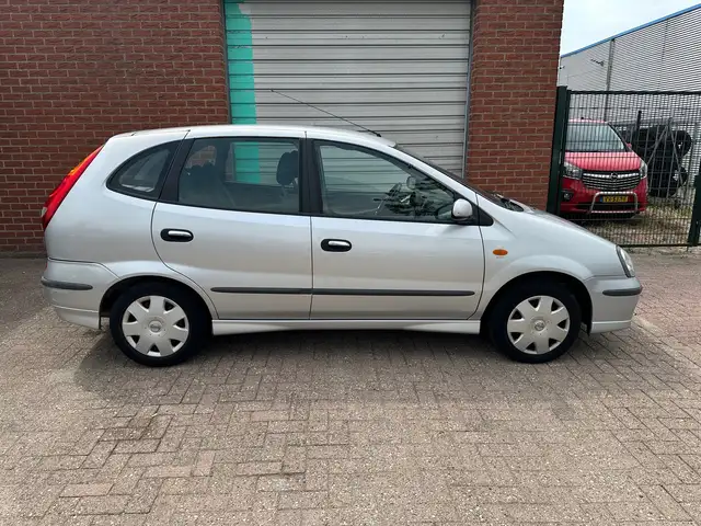 Nissan Almera view 5