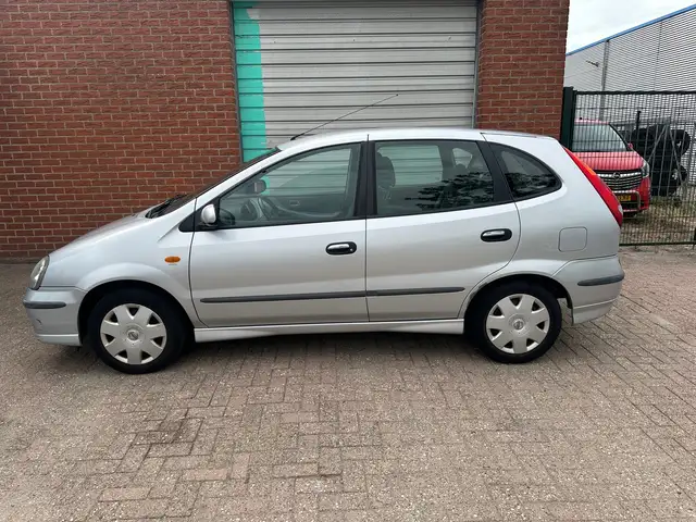 Nissan Almera view 6