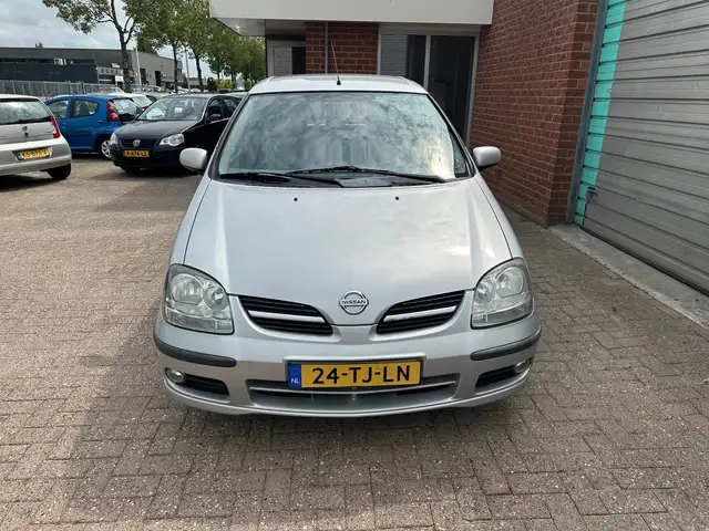 Nissan Almera view 8