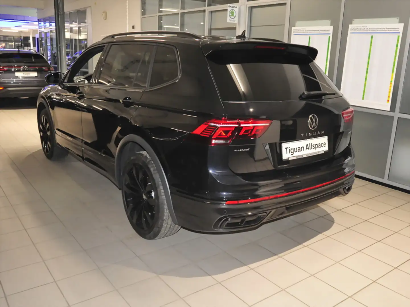 Volkswagen Tiguan Allspace R-Line 2,0 TDI 4M Travel Assist Zwart - 2