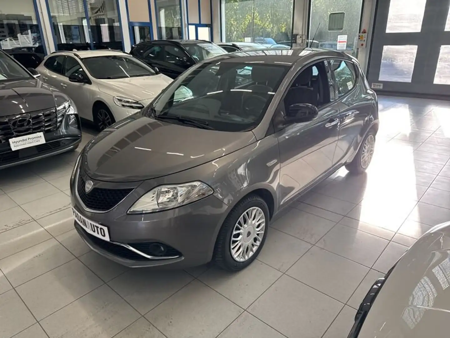 Lancia Ypsilon Ypsilon 1.2 69 CV 5 porte Mya Gris - 1