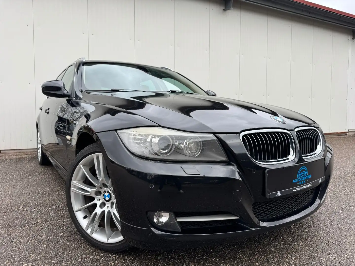 BMW 320 d Touring xDrive *NAVI*XENON*LEDER*AHK* Zwart - 1