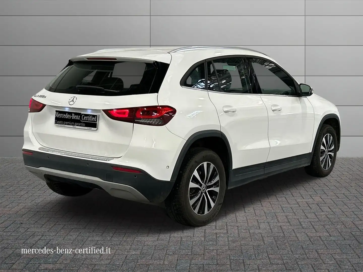 Mercedes-Benz GLA 200 200 d Sport auto Bianco - 2