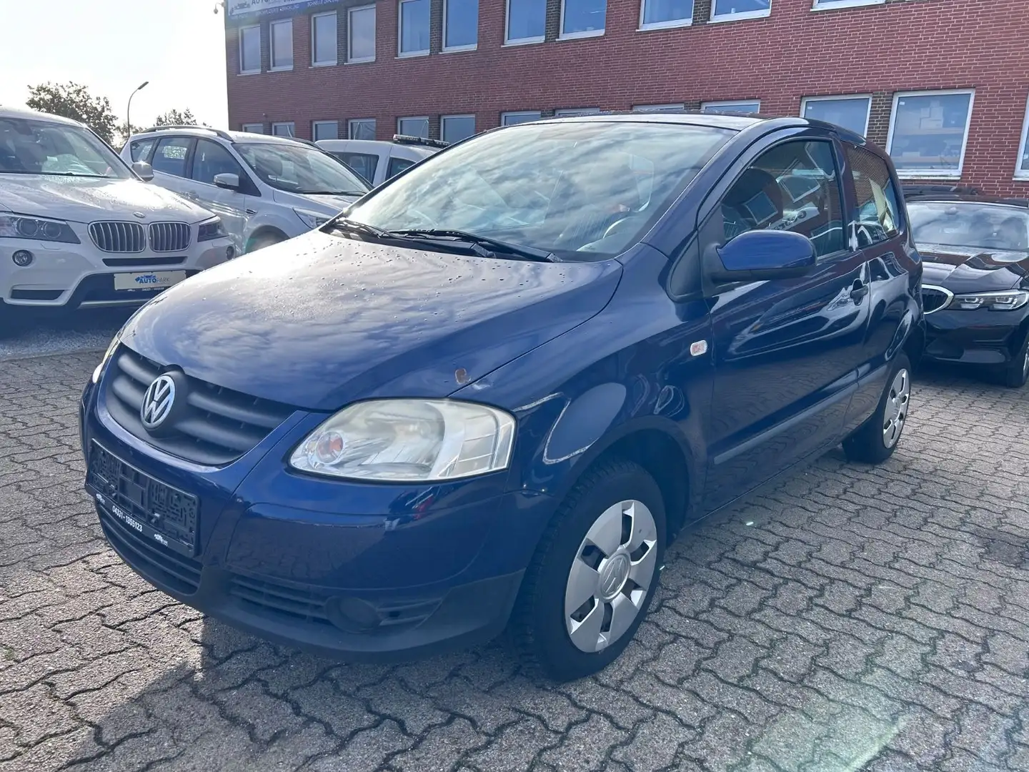 Volkswagen Fox 1.2 Basis*Winterreifen*Radio*Servo* Blau - 1