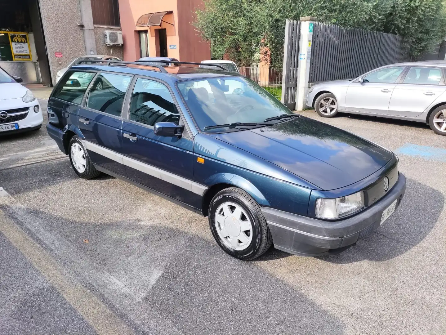 Volkswagen Passat Variant 1.8 b unico proprietario Blau - 1