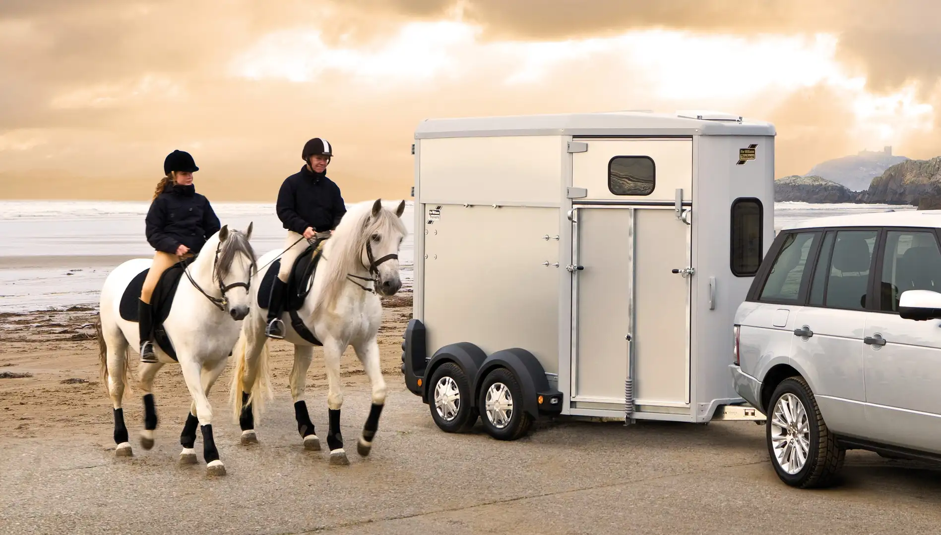 Ifor Williams HB511 mit Frontausstieg Silber - 1