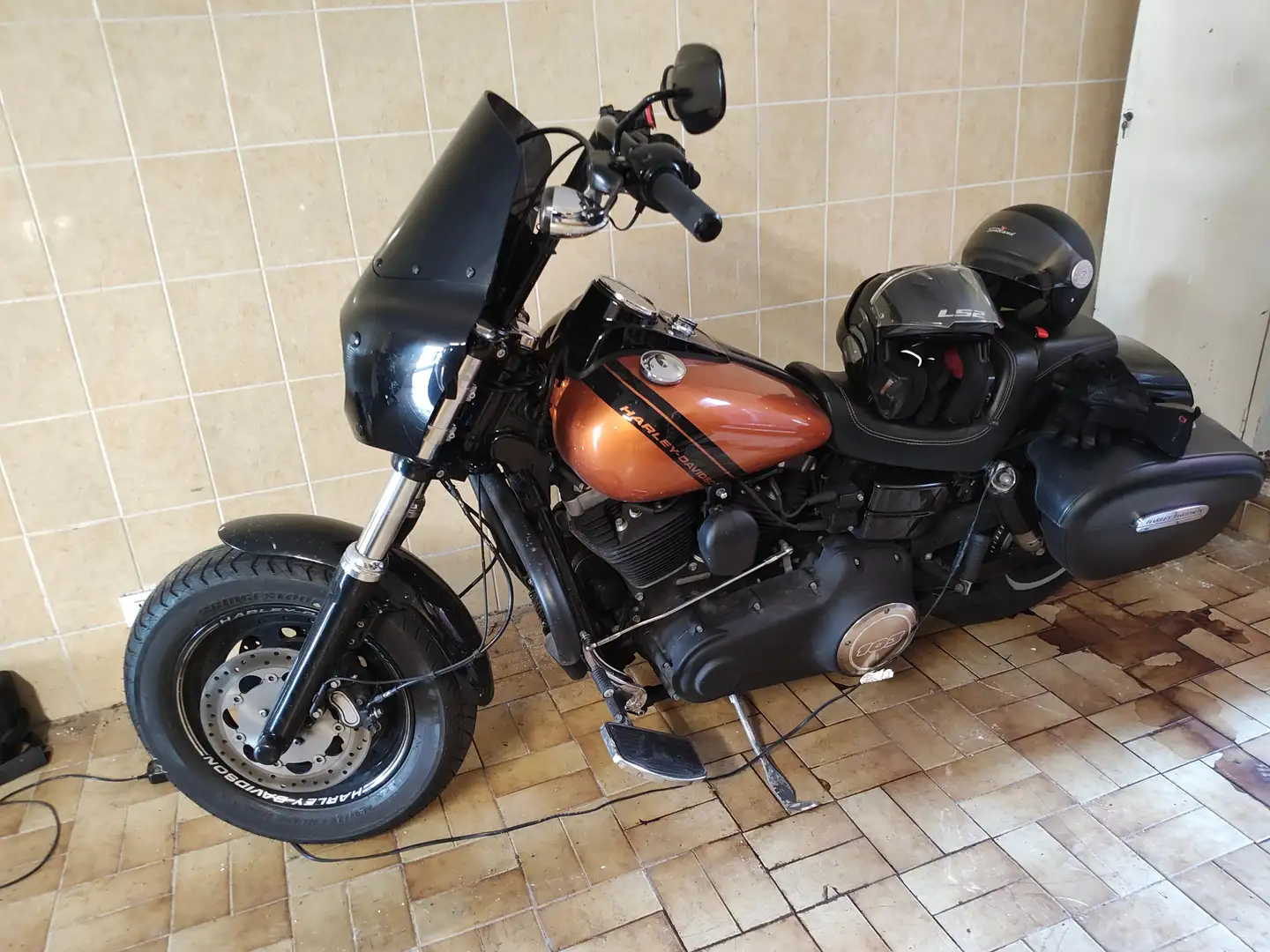Harley-Davidson Dyna Fat Bob Oranžová - 1