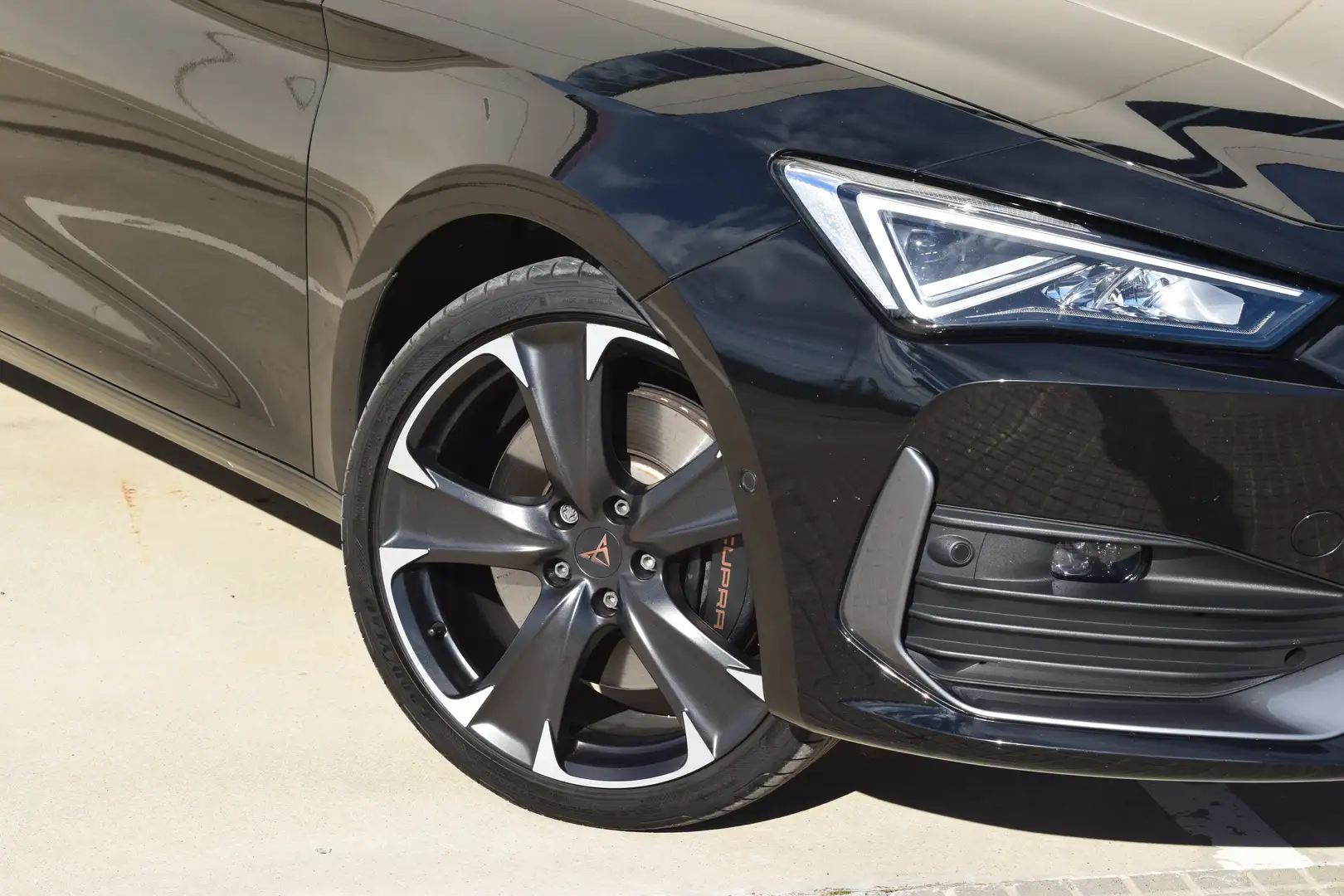 CUPRA Leon León 1.4 TSI VZ e-Hybrid DSG 245 VZ Zwart - 2