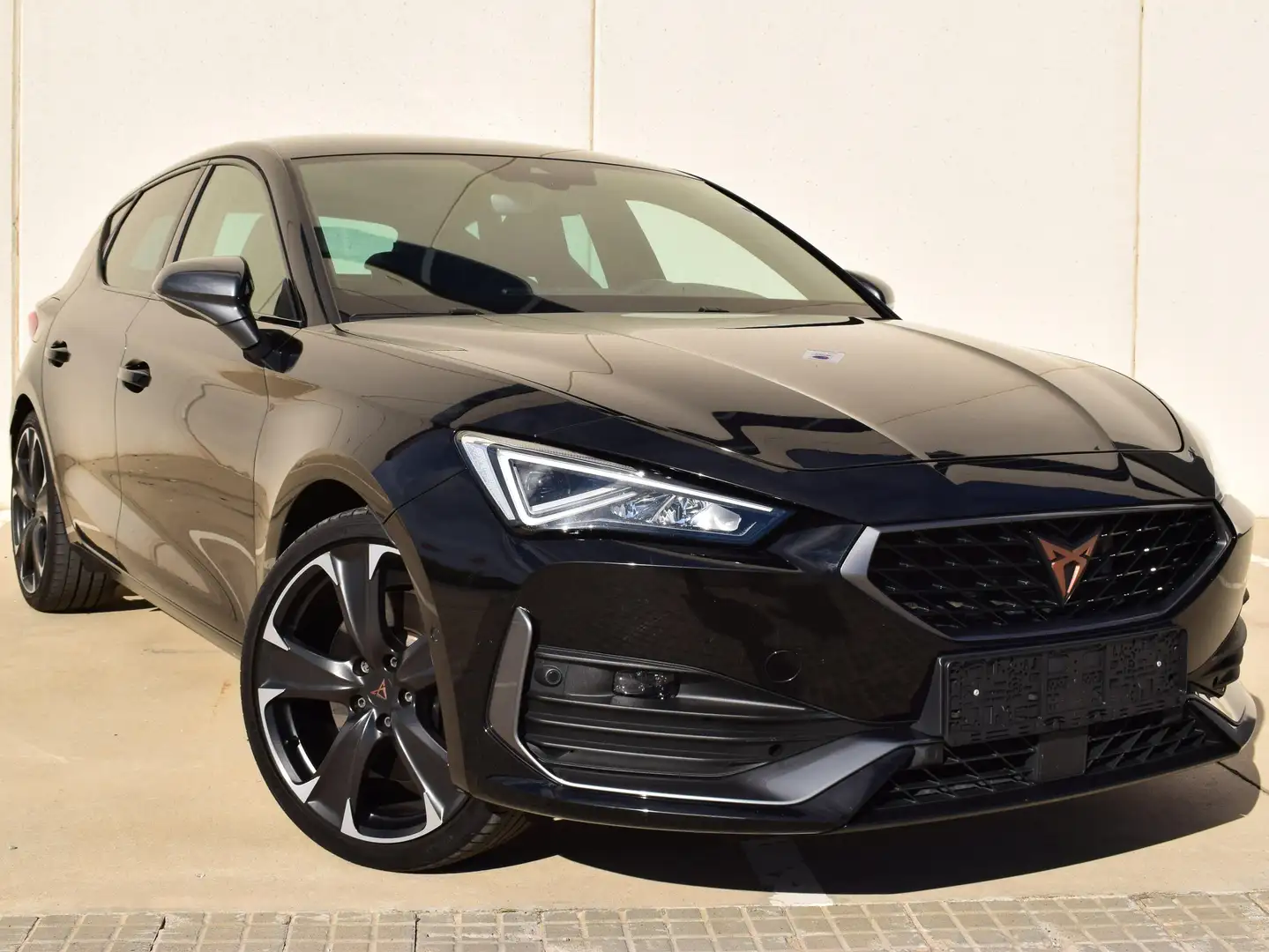 CUPRA Leon León 1.4 TSI VZ e-Hybrid DSG 245 VZ Zwart - 1
