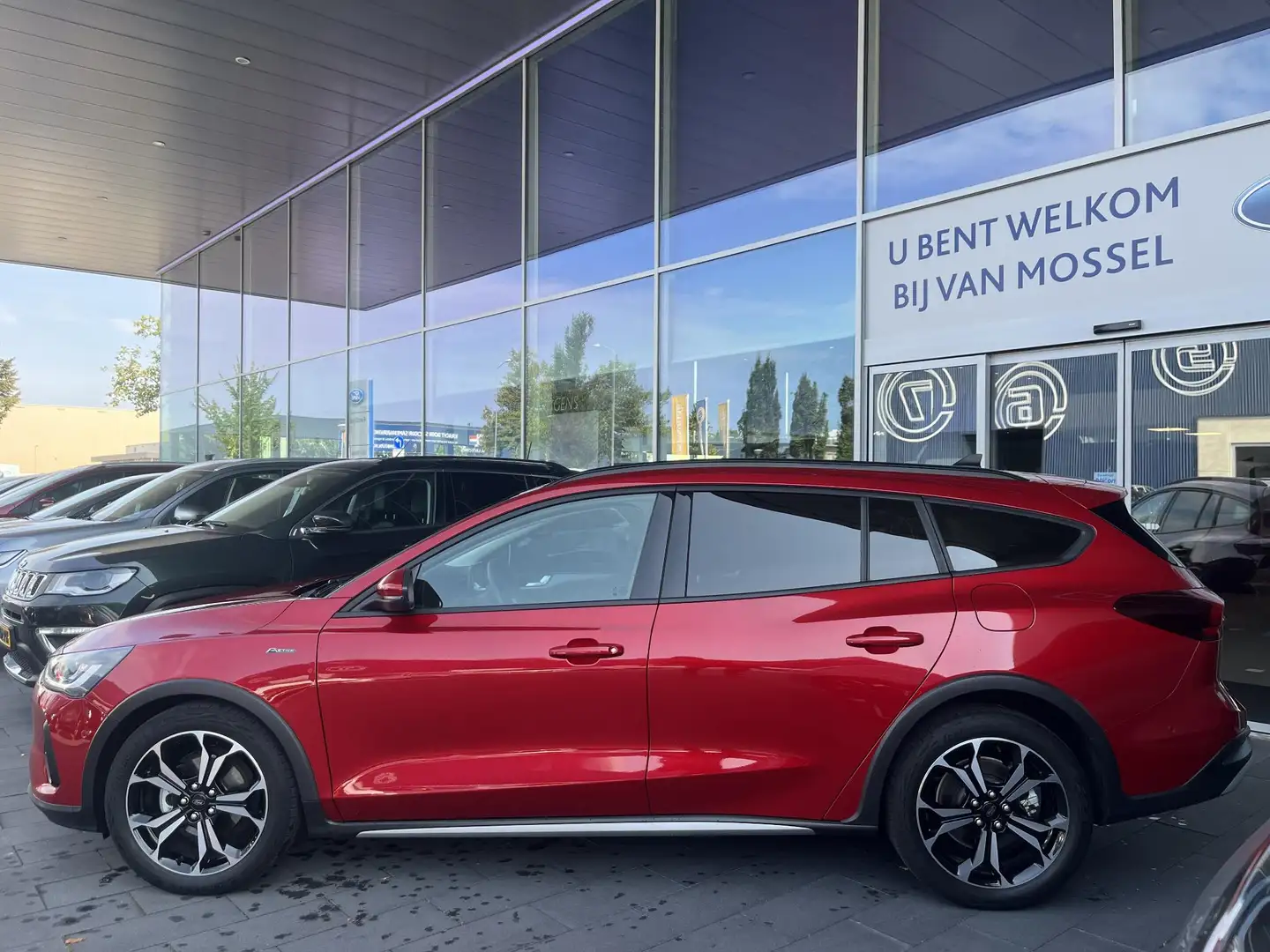 Ford Focus Wagon 1.0 EcoBoost Hybrid Active Style 155PK Autom Rouge - 2
