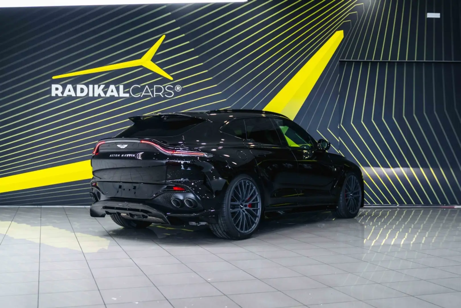 Aston Martin DBX 707 Negro - 1