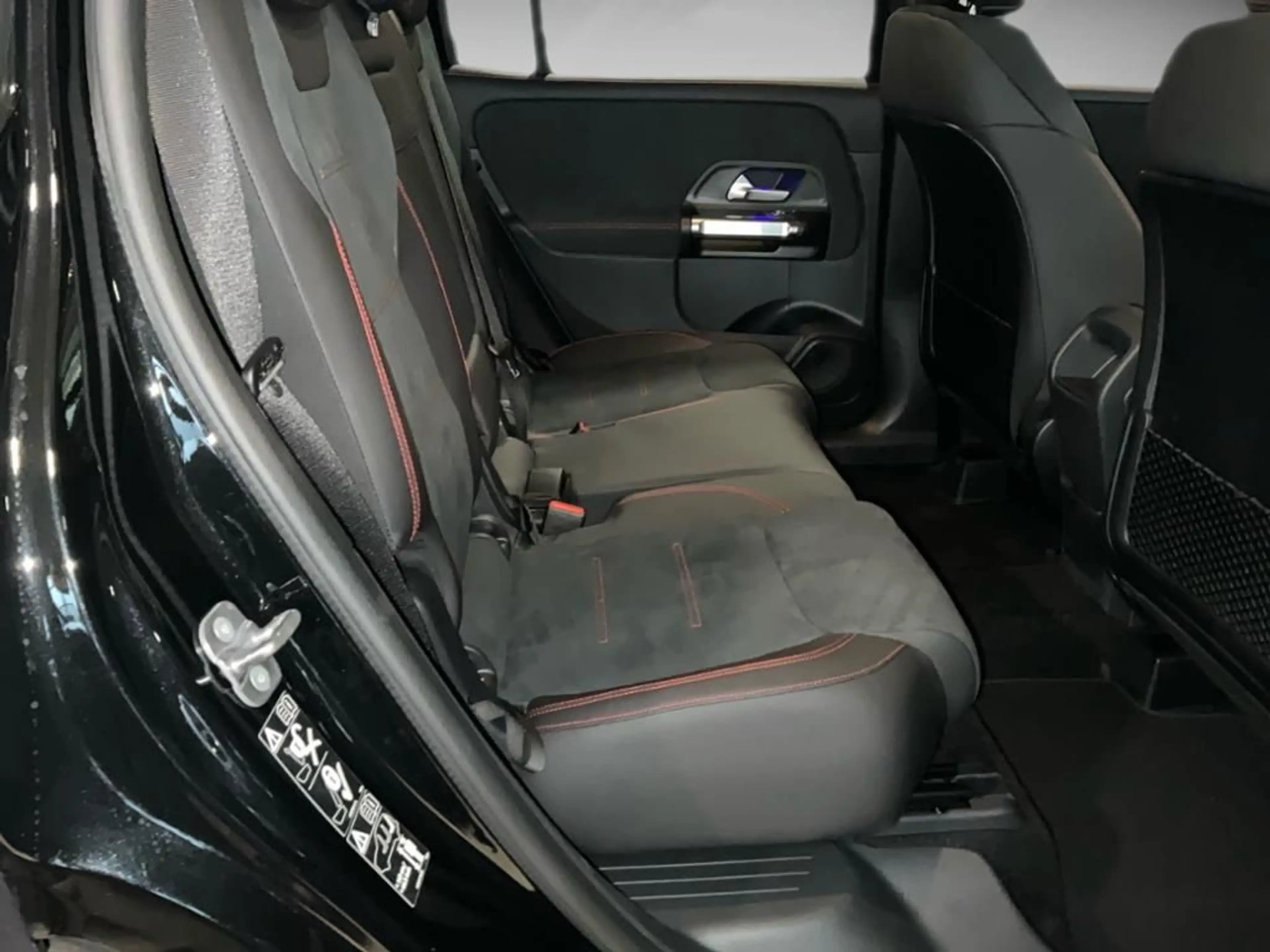 Mercedes-Benz GLB 200 d 4M AMG 7-Sitzer ACC AHK AUT Kam. LED — photo 11