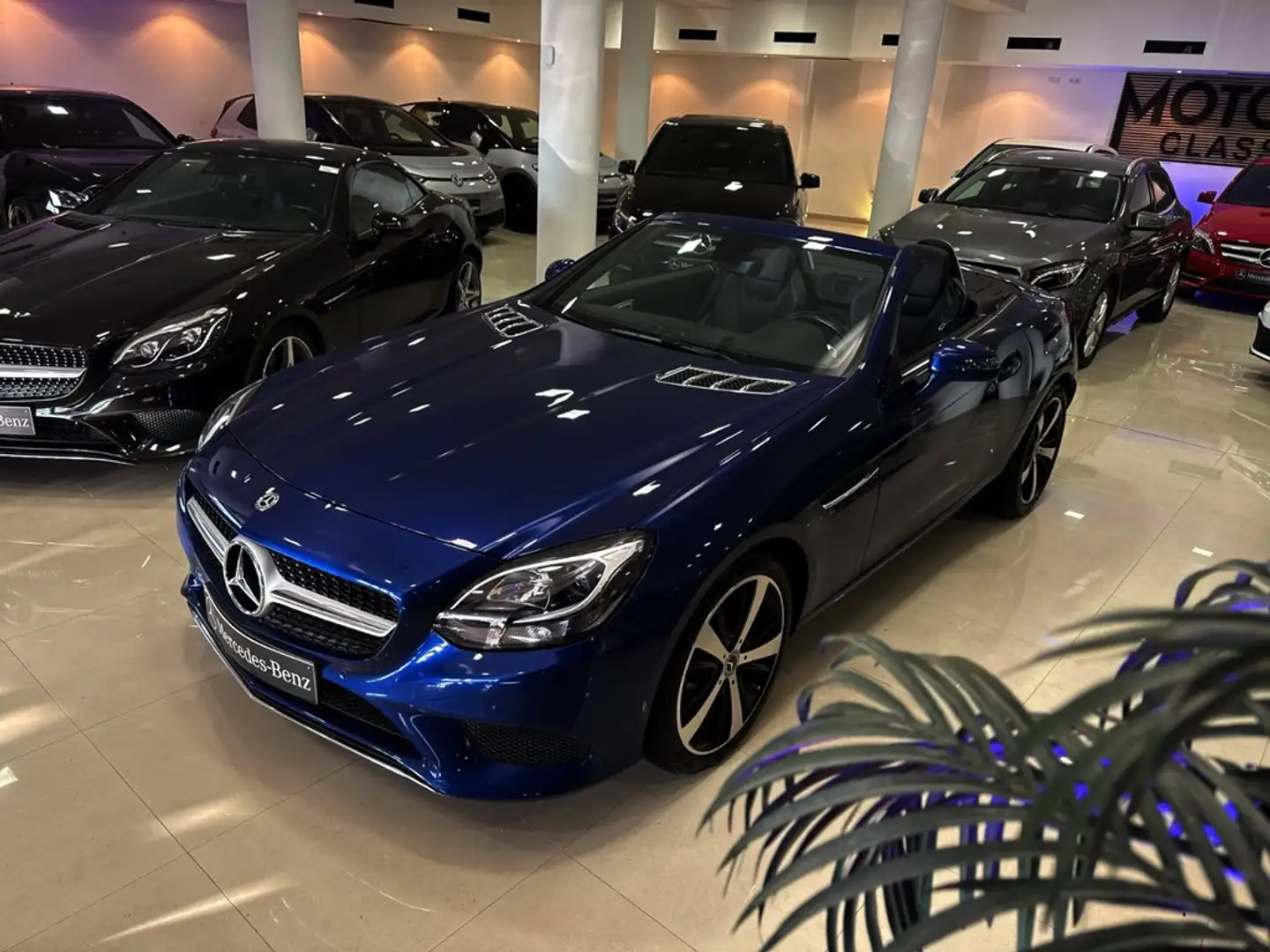 Mercedes-Benz SLC 200 Blau - 1
