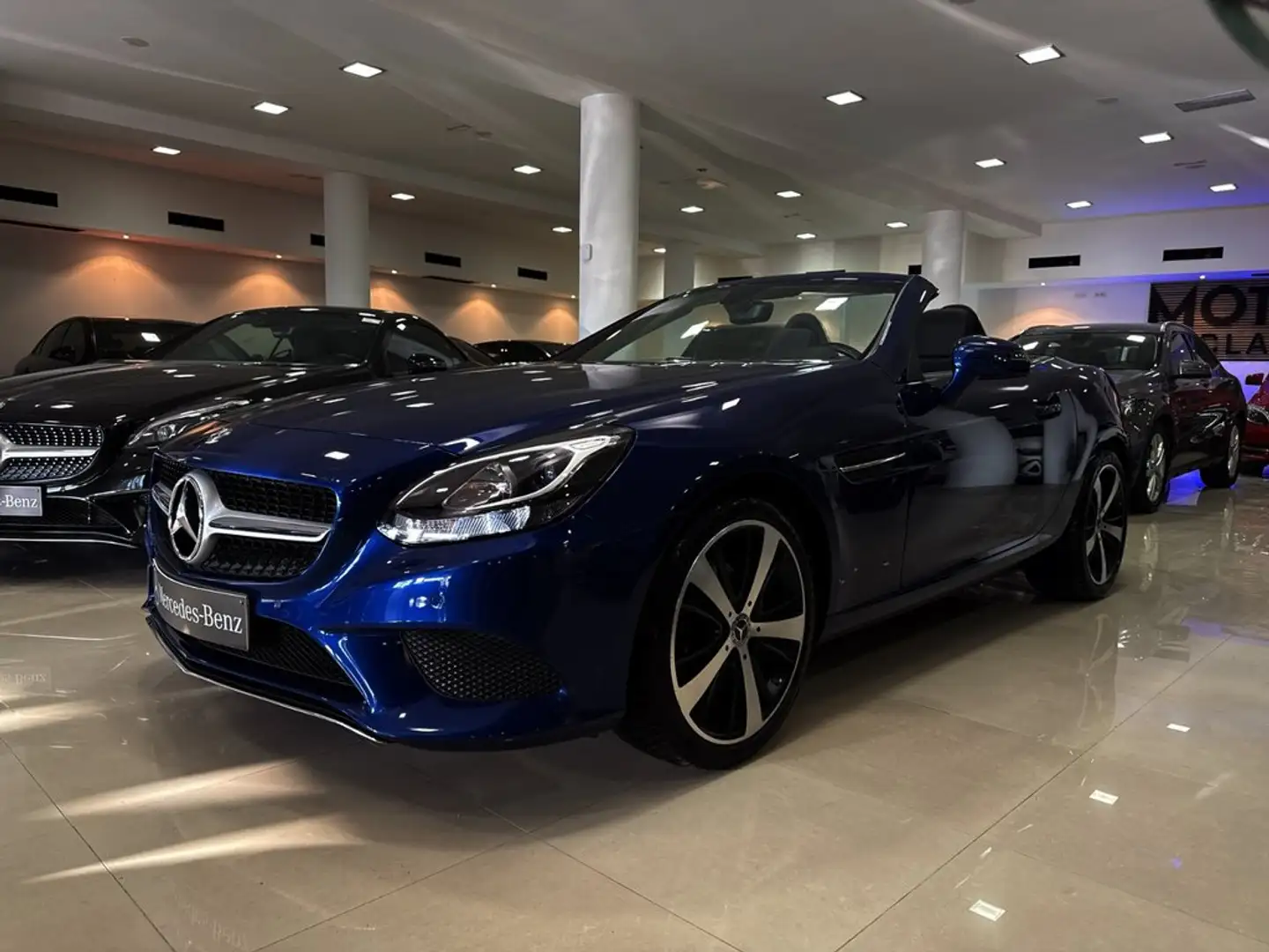 Mercedes-Benz SLC 200 Bleu - 2