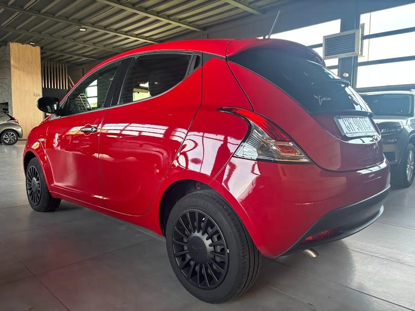 Lancia Ypsilon 1.0 hybrid 50.000KM NEOPATENTATI Rouge - 2