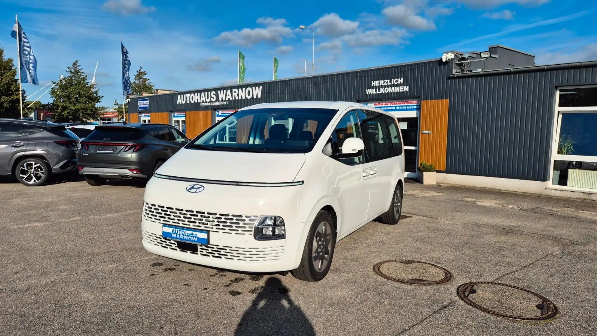 Hyundai STARIA 2.2 CRDi Trend 9-Sitzer Automatik 2WD Weiß - 1