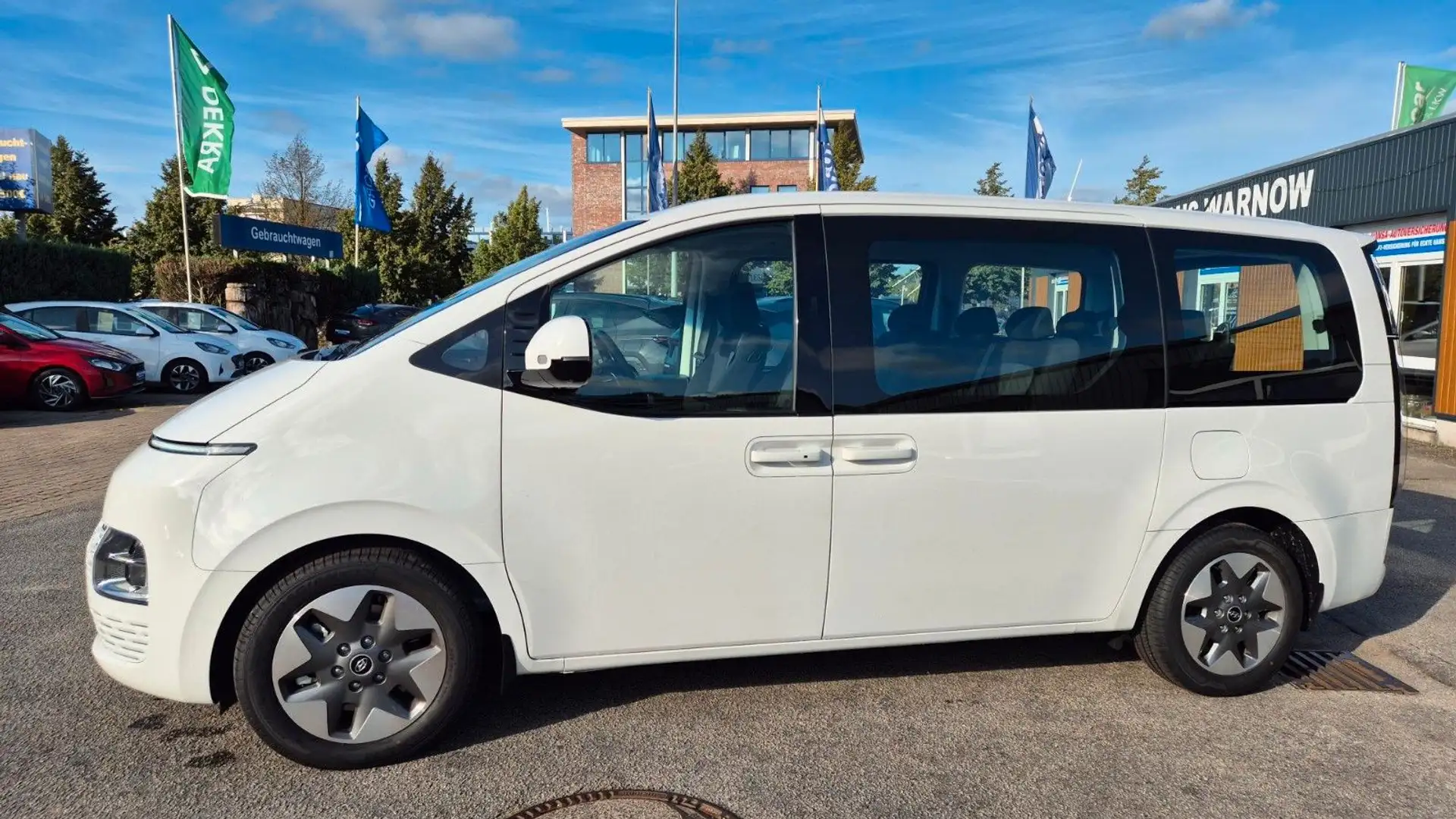 Hyundai STARIA 2.2 CRDi Trend 9-Sitzer Automatik 2WD Weiß - 2