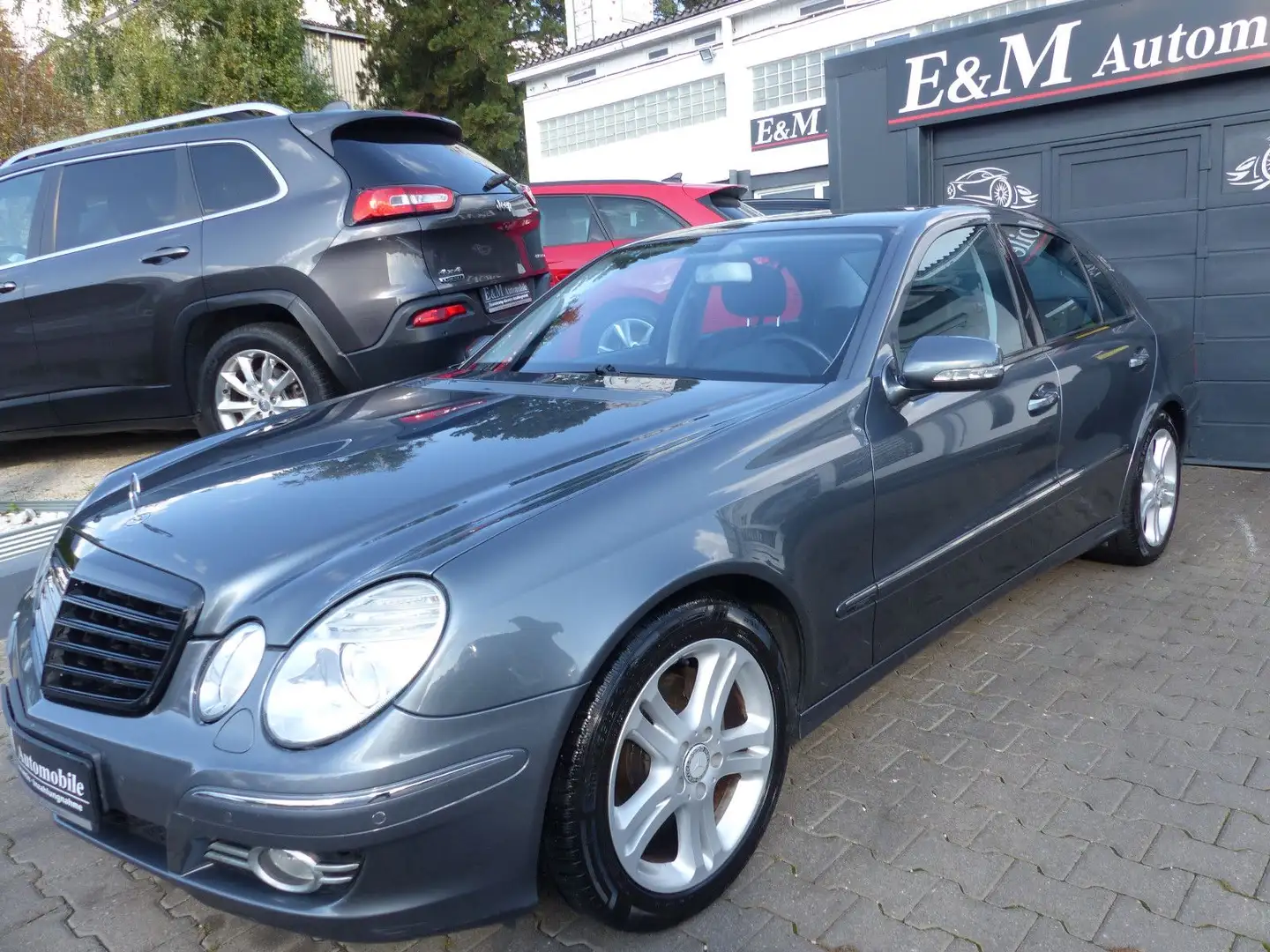 Mercedes-Benz E 200 Kompressor Avantgarde*NAVI*XENON*PDC*LEDER Gris - 1