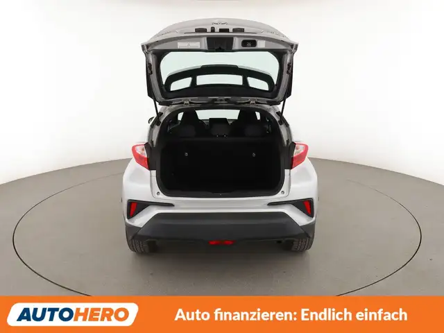 Toyota C-HR view 16