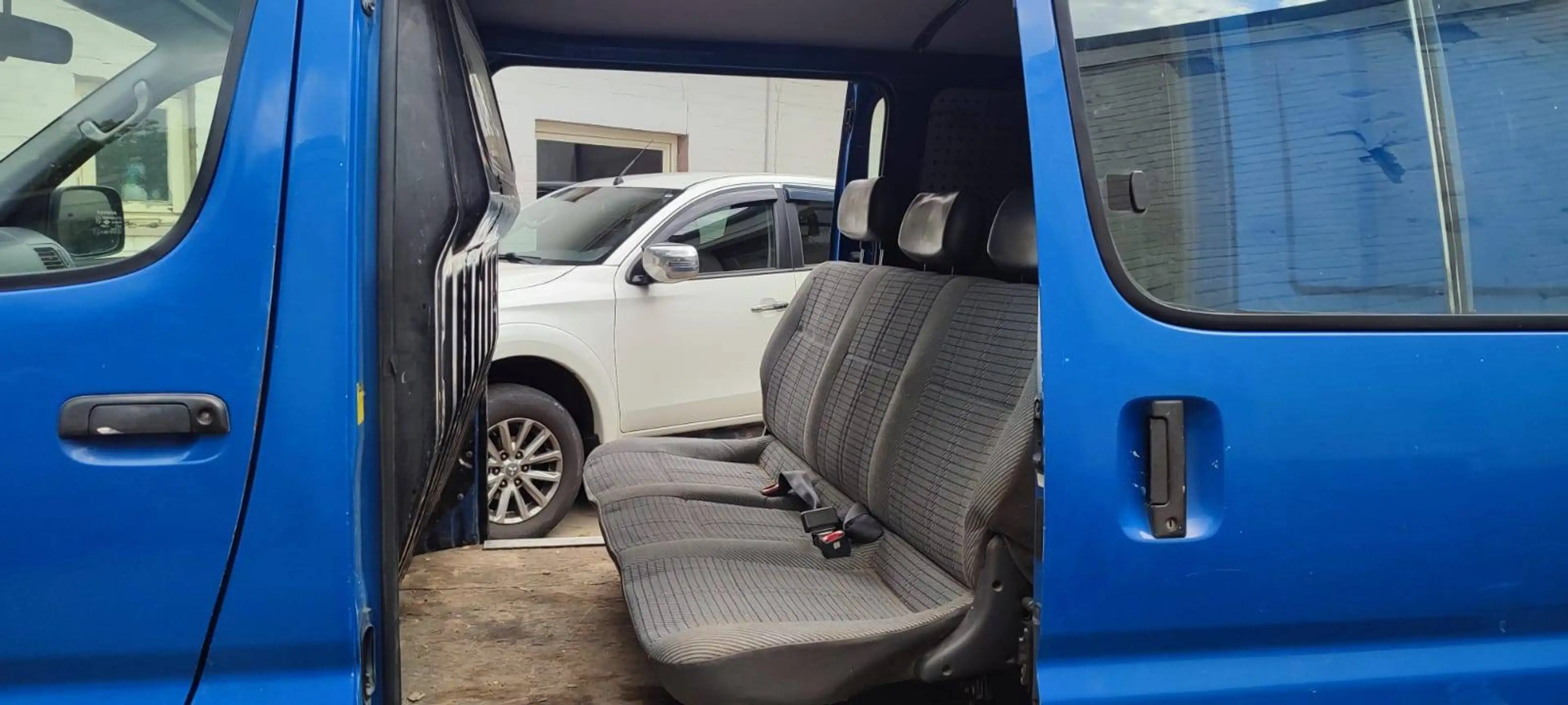 Toyota Hiace — photo 8