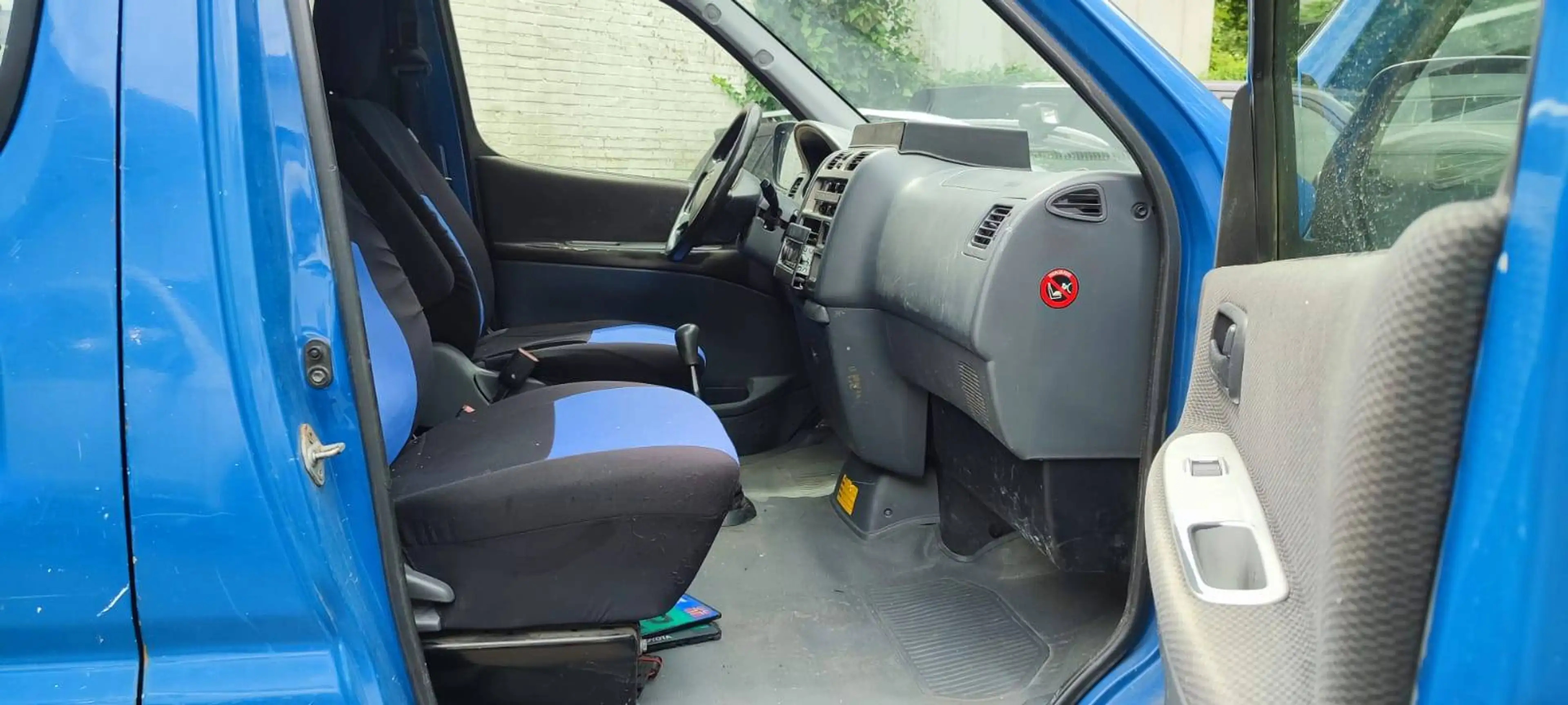 Toyota Hiace — photo 6