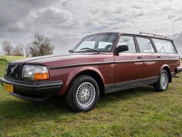 240 2.0i Super Polar wijnrood metallic