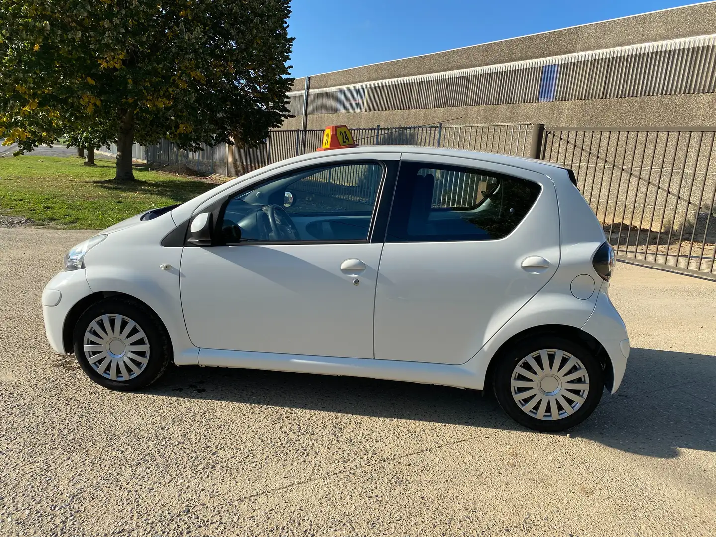 Toyota Aygo Aygo 1.0i VVT-i Plus Wit - 2