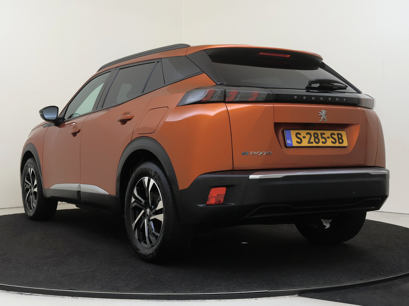 Peugeot e-2008 EV Allure Pack 50 kWh — photo 4