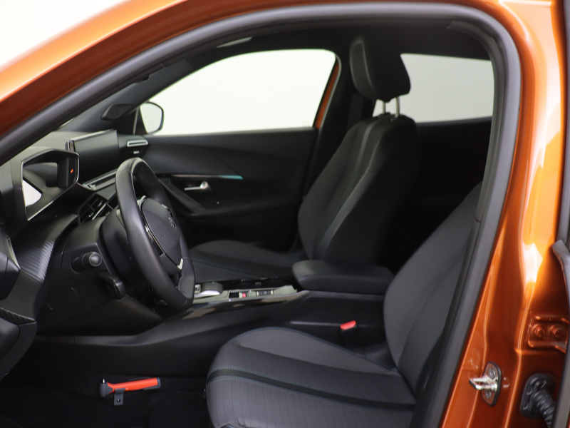 Peugeot e-2008 EV Allure Pack 50 kWh — photo 10