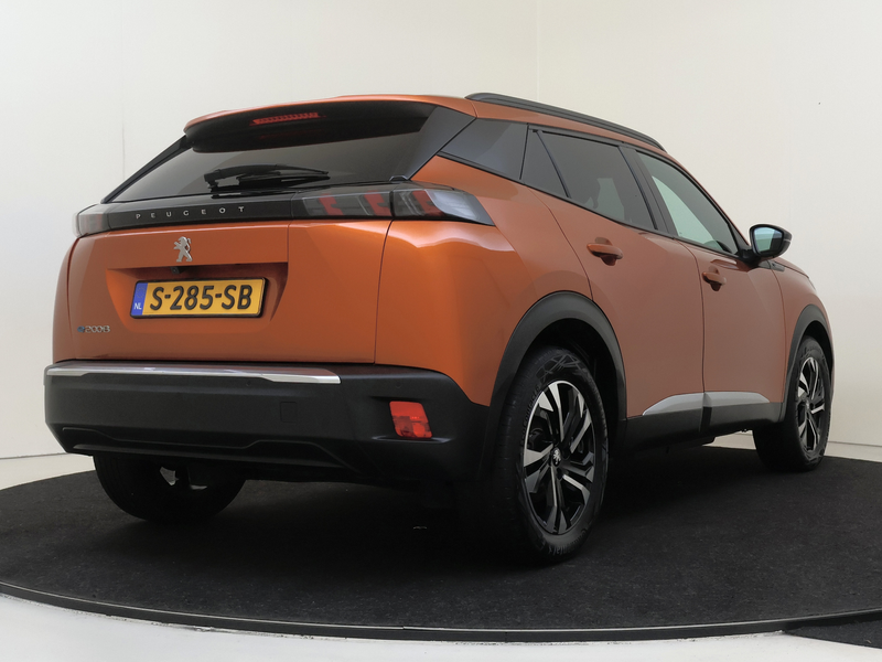 Peugeot e-2008 EV Allure Pack 50 kWh — photo 11