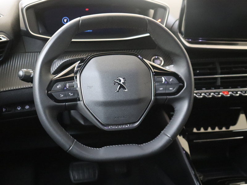 Peugeot e-2008 EV Allure Pack 50 kWh — photo 6