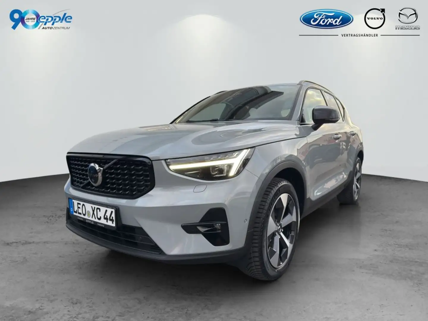 Volvo XC40 B4 B DKG Plus Dark Grau - 1