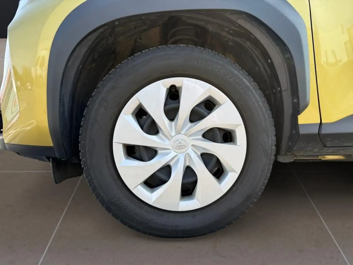 Toyota Yaris Cross Dynamic Geel - 2