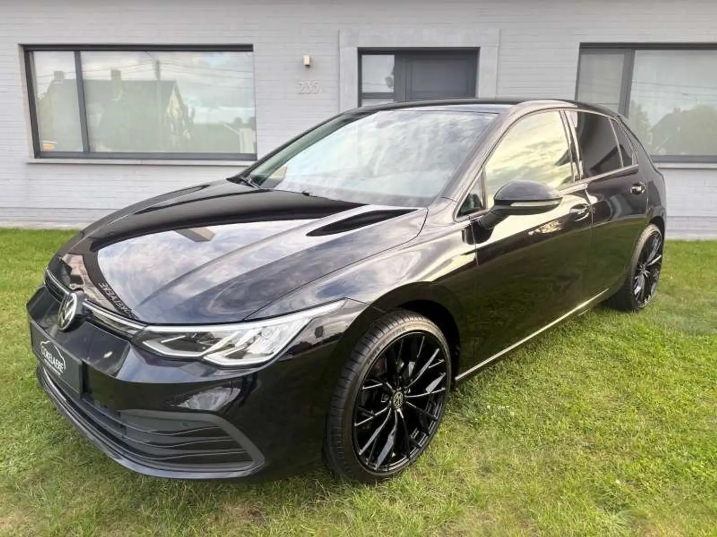 Volkswagen Golf 1.0 TSI LED/Navi/Cruise/KeyLess/LaneAssist/19" Zwart - 1