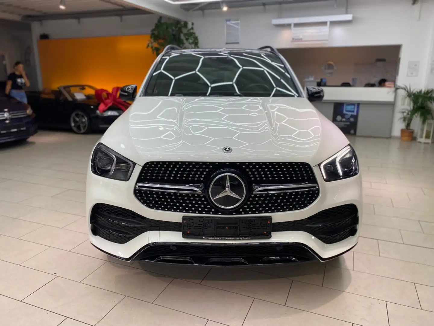 Mercedes-Benz GLE 300 d AMG Line 4Matic Night Paket Pano Keyless RueFaKa Weiß - 2