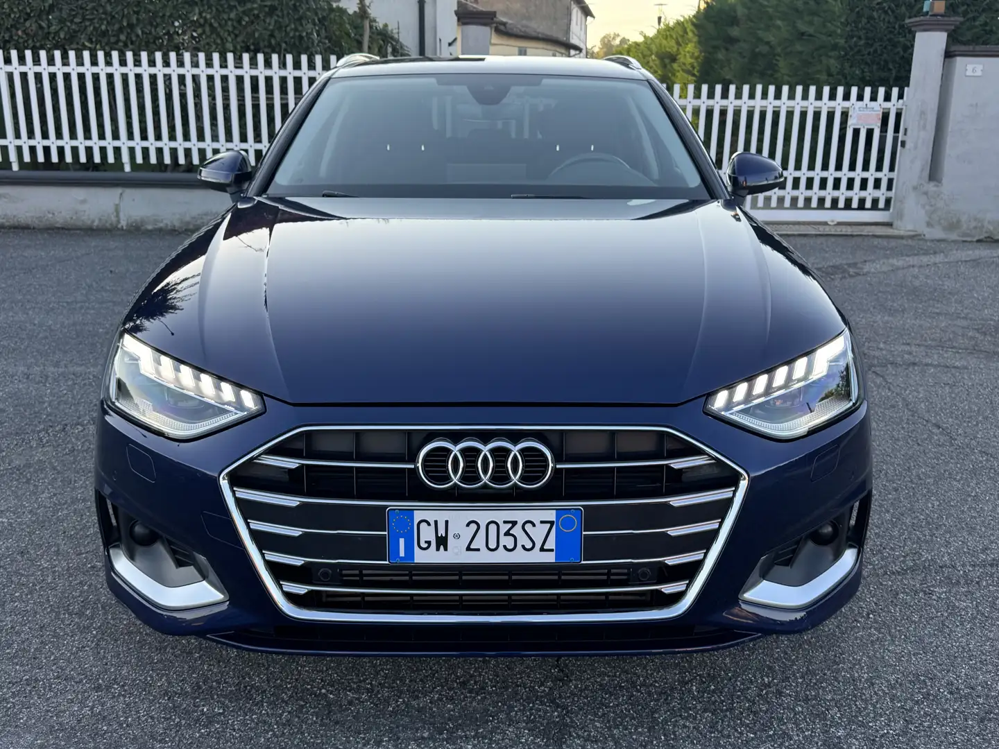 Audi A4 Avant 40 2.0 g-tron Business Sport 170cv s-tronic Blu/Azzurro - 2