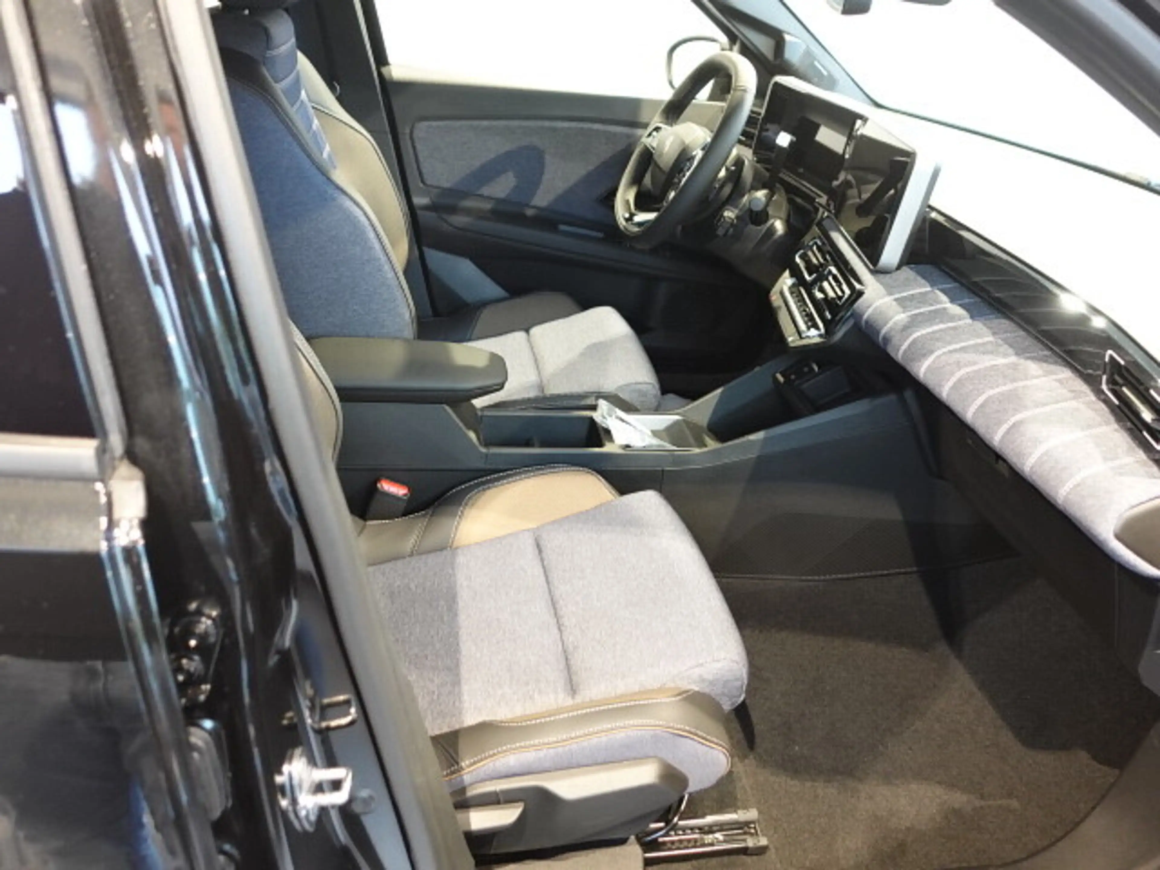 Renault R 5 R5 E-Tech 150 PS 52kWh Comfort Range Techno — photo 8