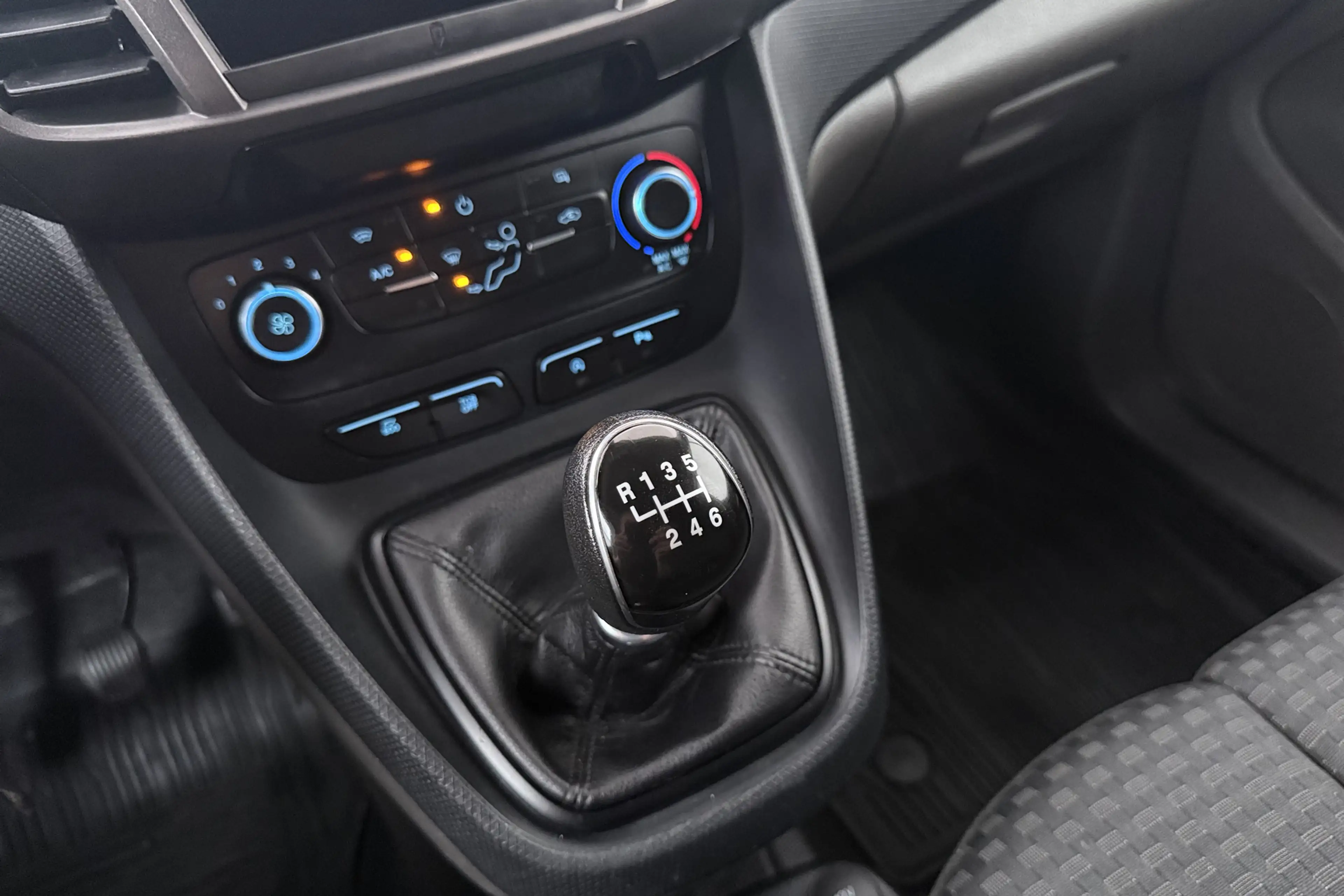 Ford Transit Connect 1.5 EcoBlue L1 Trend Trekhaak Park.Sens Cruise — photo 27
