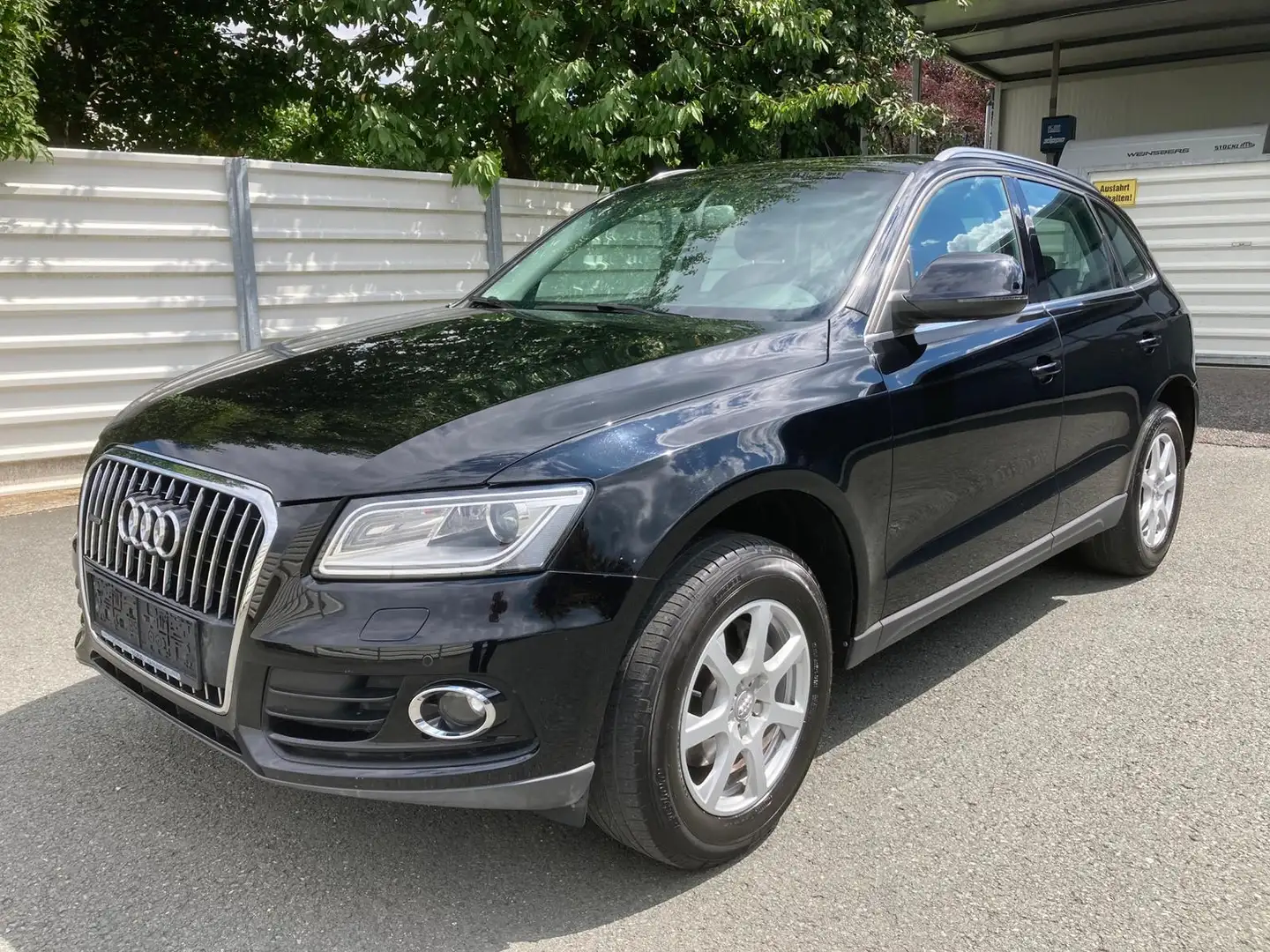 Audi Q5 2.0 TFSI --Xenon Sitzheizung Panorama Dach -- Noir - 1