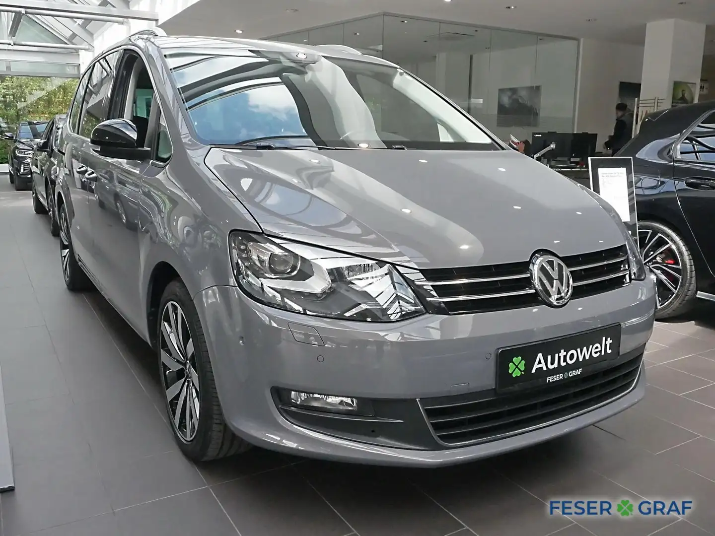 Volkswagen Sharan United 1.4 TSI DSG Navi AHK StandHz Pano Šedá - 2