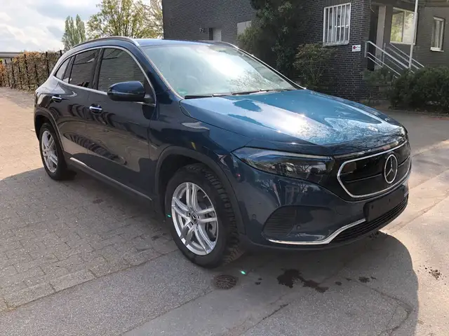 Mercedes-Benz EQA 250 KAMERA LED HEAD UP DISPLAY