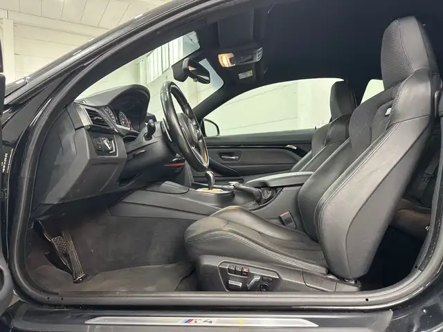 BMW M4 view 11