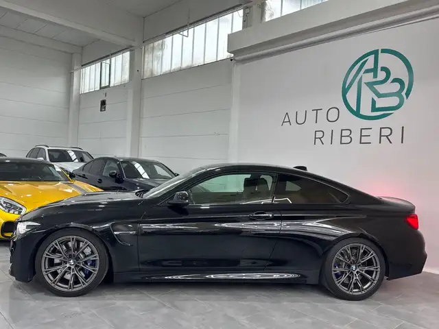 BMW M4 view 4