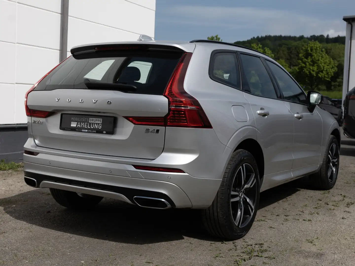Volvo XC60 B4 R-Design AWD PDC H/K NAVI ACC LED AHK Silber - 2